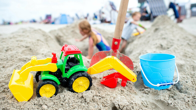 Wenn das Spielzeug vom Strand ausgedient hat, freut sich vielleicht ein anderes Kind darüber. Der Görlitzer Samariter-Bund sammelt für bedürftige Familien.