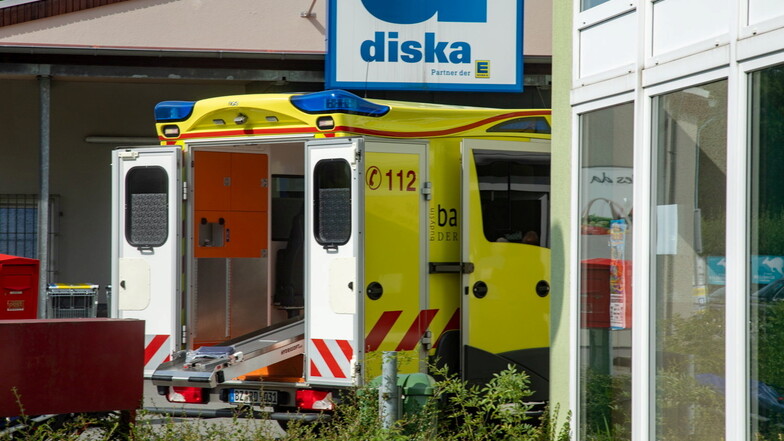 Bei einem Unfall in Bischofswerda wurde ein Rollstuhlfahrer verletzt und musste in ein Krankenhaus gebracht werden.