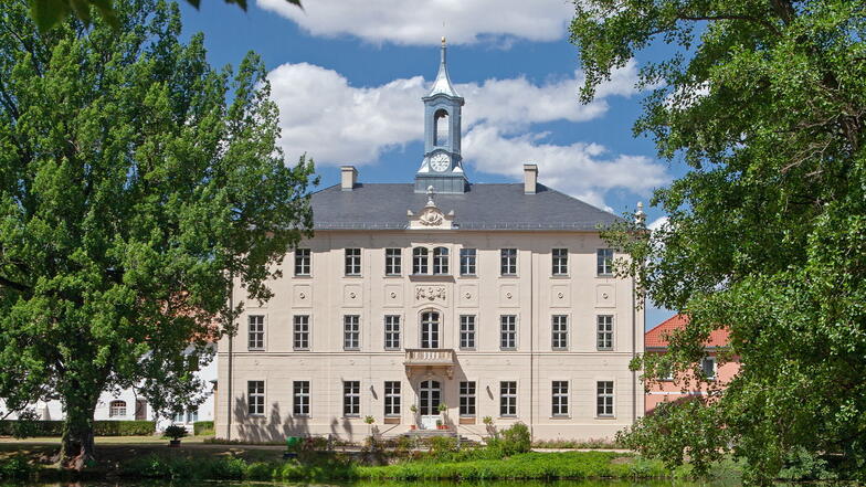 Auf Schloss Lauterbach wird die Glockenweihe gefeiert.