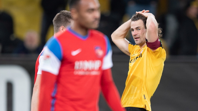 Dynamo-Kapitän Yannick Stark ärgert sich über seine vergebene Chance in der Nachspielzeit.