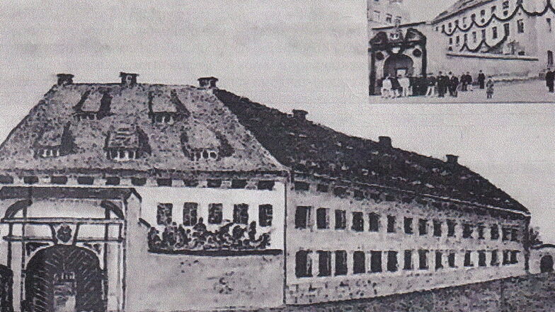 Die erste Zittauer Kaserne an der Pfarrstraße am 23. April 1898 anlässlich des 70. Geburtstags von König Albert von Sachsen. Da Seine Majestät aber bereits 1893 die Stadt besuchte, ist es eher unwahrscheinlich, dass er 1898 zu seinem 70. Geburtstag schon 