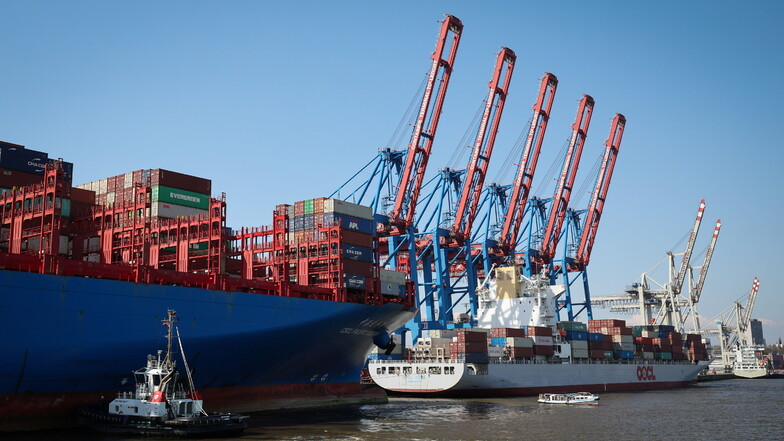 Chinesischer Staatskonzern Cosco darf beim Hamburger Container-Terminal einsteigen