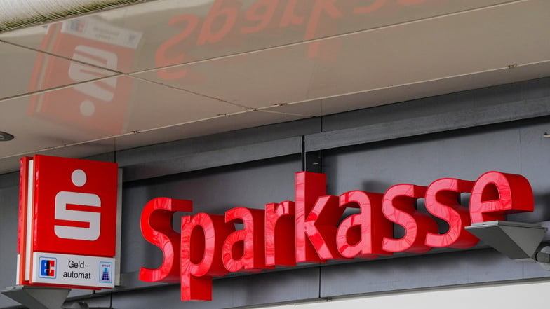 Verbraucher in Ostdeutschland haben im ersten Halbjahr wieder häufiger einen Kredit bei der Sparkasse aufgenommen