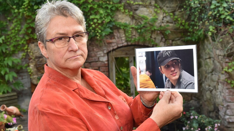 Kerstin Didszun  mit einem Foto ihres Sohnes Martin. Er ist überall dabei, wenn sie über ihn erzählt und für die Organspende kämpft.