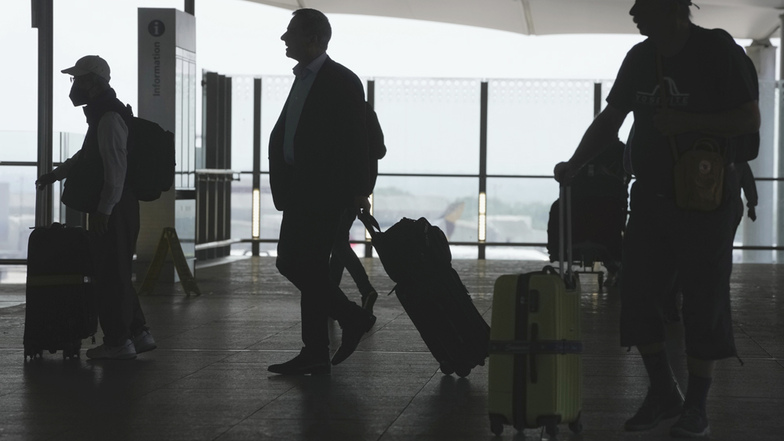Die Regeln für Handgepäck beim Fliegen sollen in Europa vereinheitlicht werden.