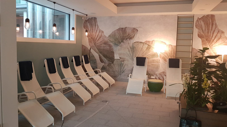 Neu gestaltete Ruhezone in der Geibeltbad-Sauna: Kleinere Bereiche machen den Raum gemütlicher.