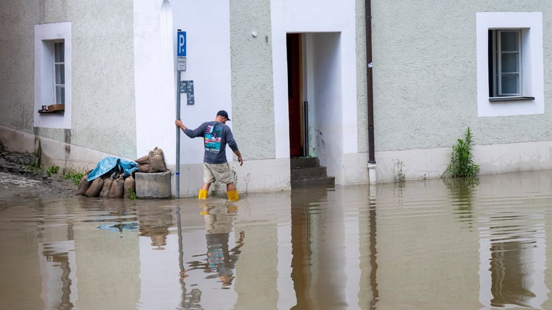 Hochwasser im Süden Deutschlands fließt langsam ab - Lage bleibt angespannt