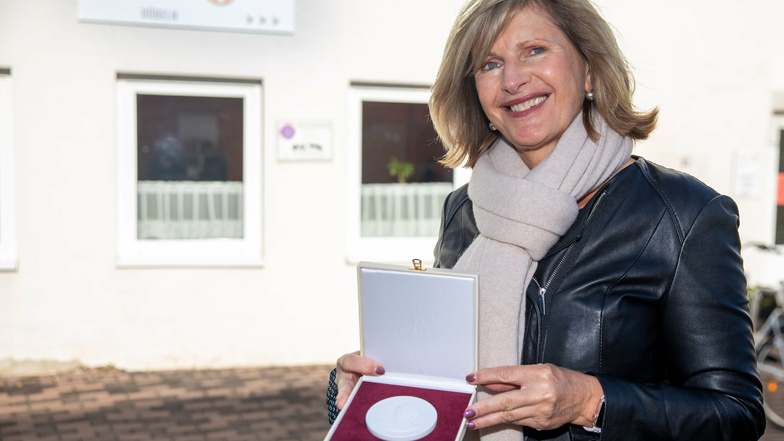 Anne Katrin Koch ist die Geschäftsführerin des Netz-Werk Mittweida, zu dem auch die Tafel in Döbeln gehört. Für ihr Engagement bekam sie die Annen-Medaille.