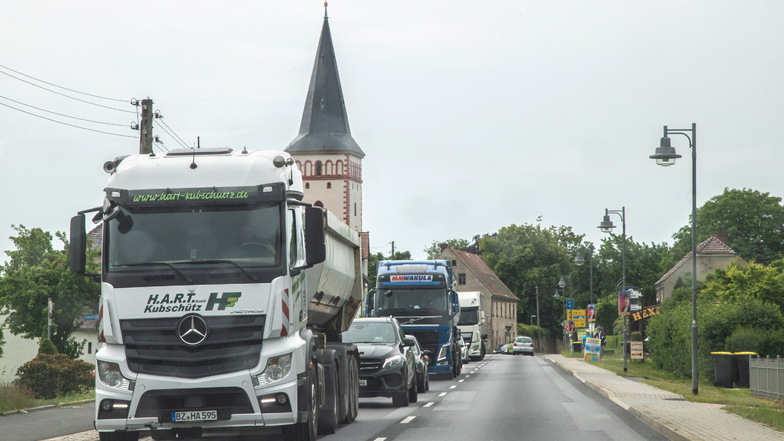 Umleitungserprobt: Der Verkehr geht wieder über Kodersdorf und Nieder Seifersdorf.