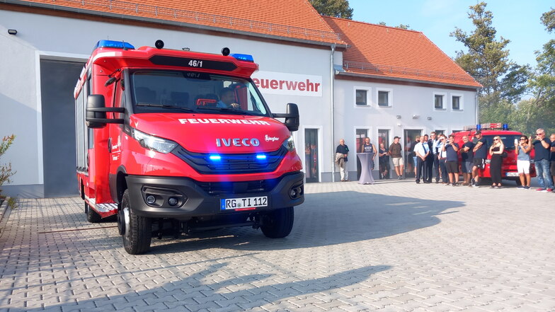 Am vergangenen Freitag wurde das neue Fahrzeug an die Tiefenauer Löschgruppe feierlich übergeben.