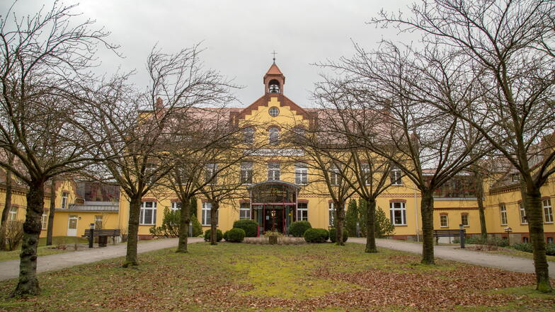 Für Besucher weiterhin geschlossen bleibt das Orthopädische Zentrum in Rothenburg. Davon betroffen ist auch die Cafeteria.