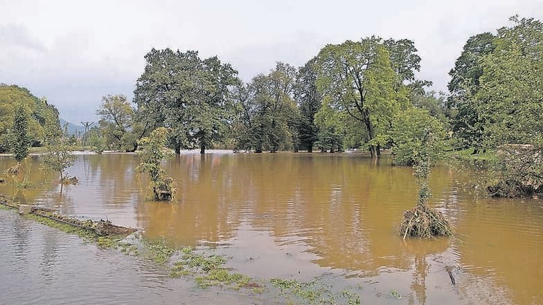 In Lomnica standen Straßen und Wiesen unter Wasser.