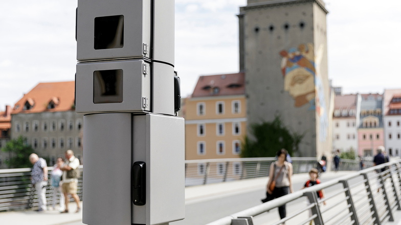 Überwachungskamera an der Görlitzer Altstadtbrücke: Die CDU will das System sachsenweit einsetzen.