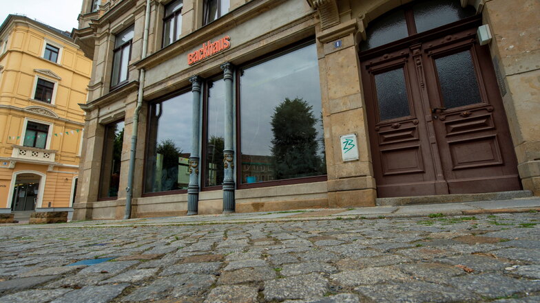 Viele Pirnaer fragen sich, welches Geschäft nach dem Auszug vom Backhaus am Dohnaischen Platz in Pirna eröffnet.