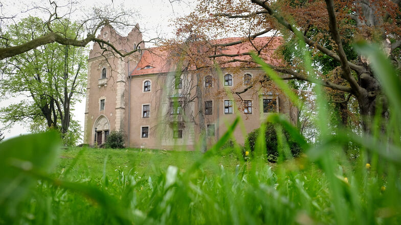 Schloss Taubenheim ging 2004 für 63.000 Euro an einen Unternehmer aus Bayern. Jetzt soll es für das rund Zehnfache des Preises zu haben sein.