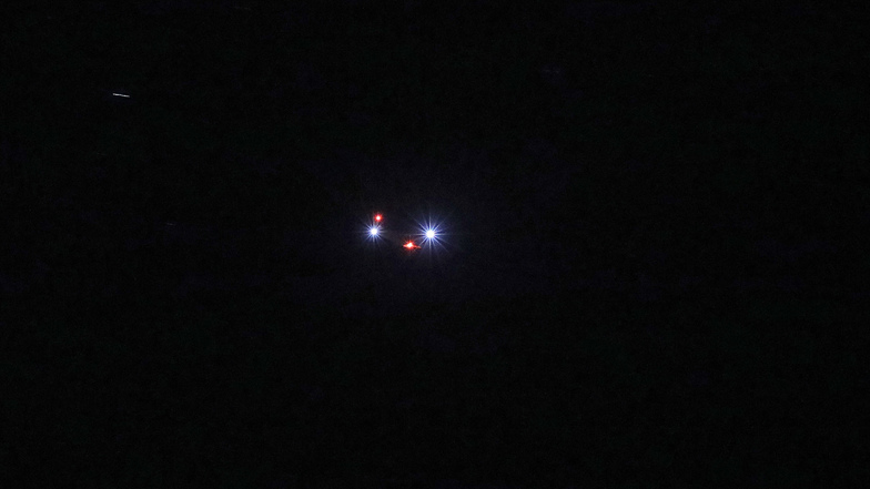 Ein Kleinflugzeug am Dresdner Himmel hat am Samstagabend Aufsehen erregt.