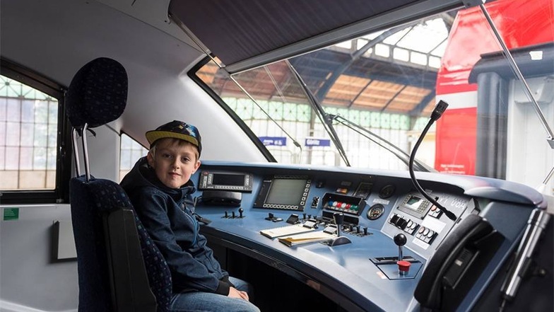 Der siebenjährige Jakob aus Görlitz durfte sogar ganz vorn im Goerliwood-Express Platz nehmen.