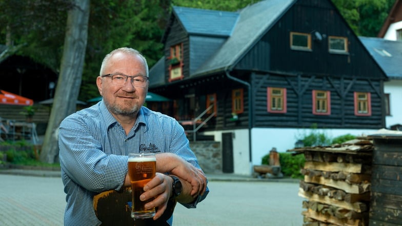 Vor 19 Jahren hat Heiko Schmidt das Hotel und Restaurant Köhlerhütte im Erzgebirge übernommen.