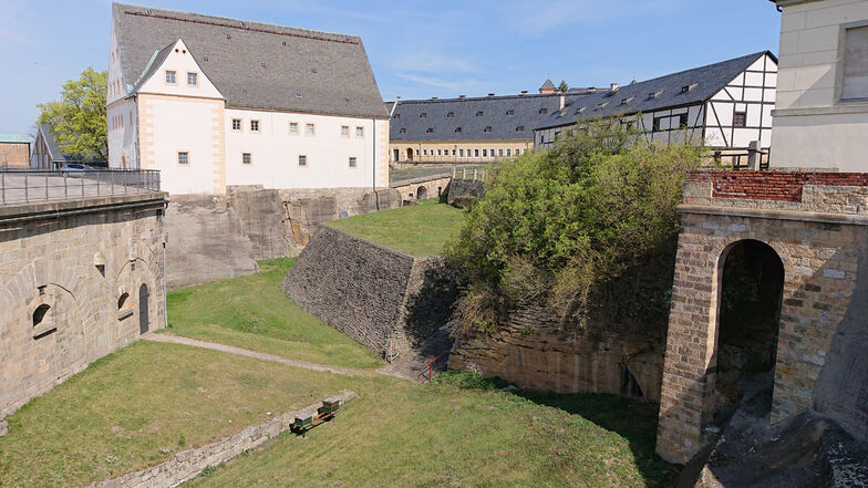 Nur tierische Besucher auf der Festung Königstein: Bienenvölker am Alten Zeughaus.