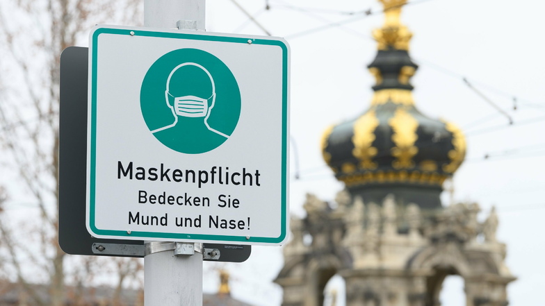 Nicht mehr an die frische Luft, auch nicht mit Maske: Dresden verschärft die Quarantäne-Regeln, insbesondere für Menschen, die mit Infizierten zu tun hatten, die eine Coronavirus-Mutante in sich tragen.