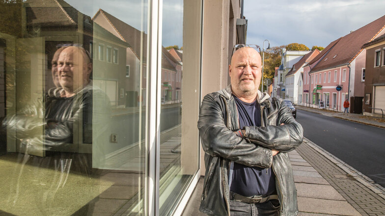 Stadtrat Andreas Kagelmann sorgt sich um die Zukunft der Nieskyer Innenstadt. Er sucht nach Lösungen, um die leer stehenden Läden in der Horkaer Straße und in anderen Bereichen der Stadt wieder mit Leben zu erfüllen.