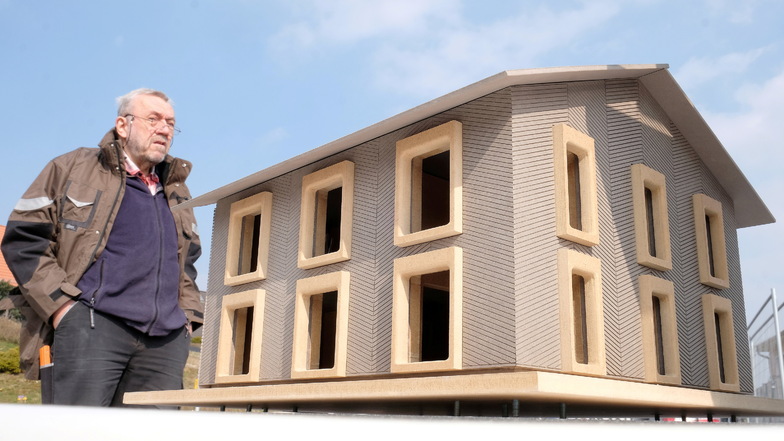 So soll es einmal aussehen: Das erste deutsche Plusenergiehaus aus tragendem Lehmmauerwerk. Bau-Wissenschaftler Wolfram Jäger aus Radebeul und sein Team leisten in Meißen Pionierarbeit.