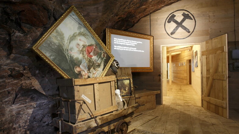 Gegen Kriegsende versteckten Nazis die Oppenheimer-Porzellane zusammen mit weiteren Kunstwerken im österreichischen Salzbergwerk Altaussee, wo sie nur knapp der Zerstörung entgingen.