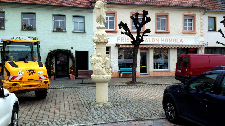 Krabat-Säule auf dem Marktplatz Wittichenau.