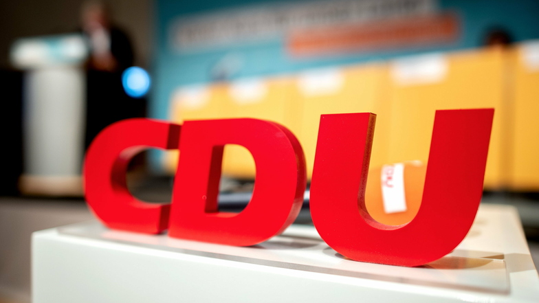 Die CDU hat 2020 deutlich mehr Spenden erhalten, als die anderen Parteien im Bundestag.
