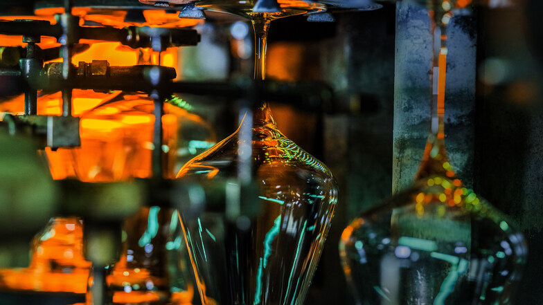 Stölzle Glas in der Lausitz produziert 40 Millionen kristalline Trinkgläser pro Jahr.