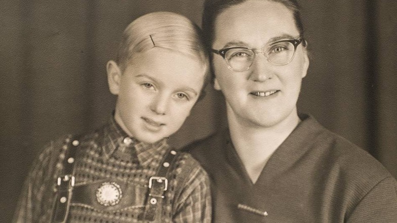 Eine Frau, die ein Kind hatte und doch keines: Das Foto zeigt Rüdiger Sachs als Sechsjährigen mit seiner leiblichen Mutter Gerda Schwanz.