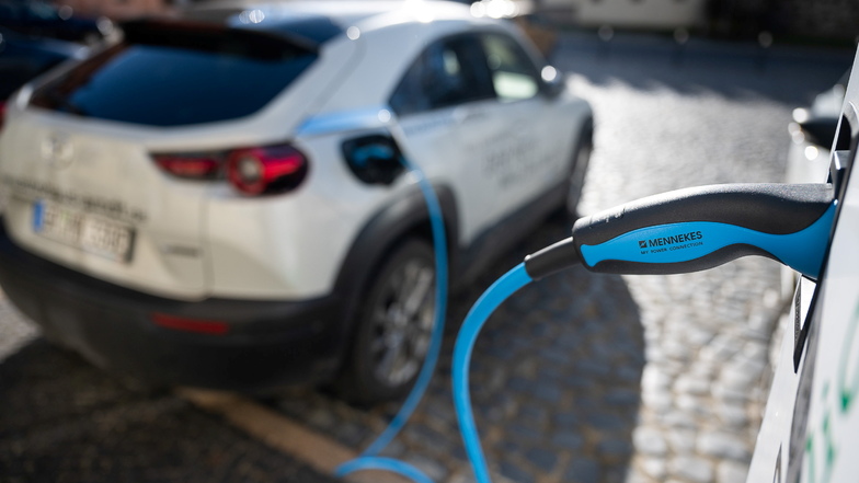 Die Stadtwerke Pirna bieten drei e-Autos für Carsharing an.