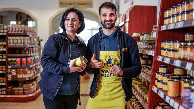 Kerstin Liebstein ist Ausbildungsleiterin im Dresdner Unternehmen Vorwerk Podemus. Shirzada Salarzai hat sie auf seinem Weg zum Einzelhandelskaufmann begleitet.