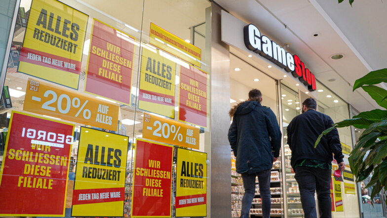 Die „GameStop“-Filiale im Kornmarkt-Center in Bautzen schließt im März. Der Ausverkauf läuft.