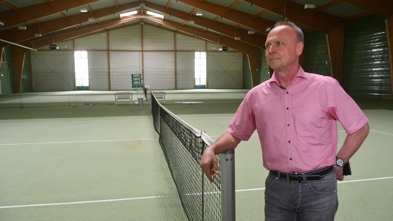 Die Tennishalle in der Mariba Freizeitwelt wird nicht oft gebucht. Trotz vieler Bemühungen um Spieler steht sie vielmals leer. Das bereitet dem Geschäftsführer Frank Bergemann Kopfzerbrechen.