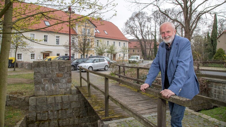 Bürgermeister Horst Brückner, hier vor dem Gemeindeamt in Jänkendorf, kann als Bürgermeister der Gemeinde Waldhufen noch nichts zu dem Ergebnis des Bürgerentscheides zur Gemeindefusion mit Vierkirchen sagen.
