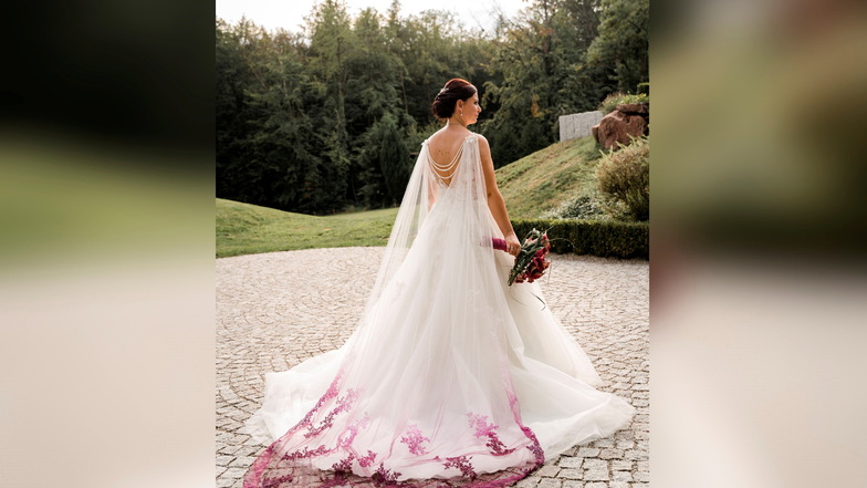 Anja Urban-Lauer hat für ihr eigenes Braut-Outfit ihren Schleier selbst gefärbt.