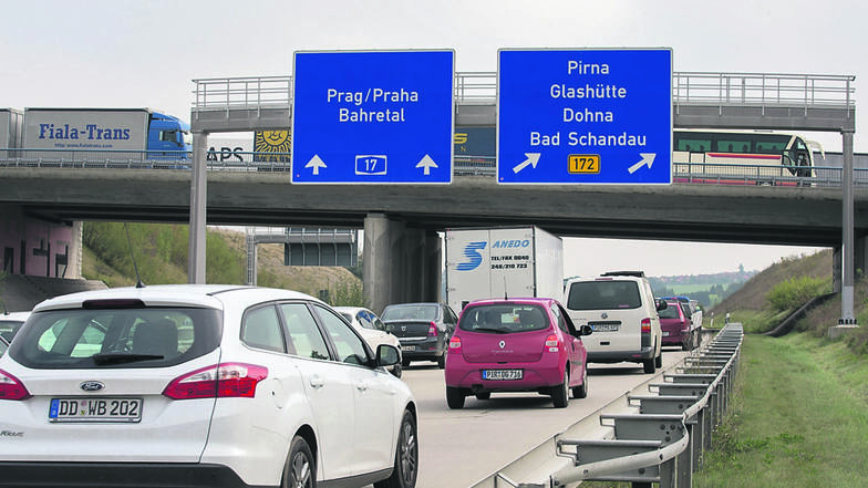 An der Autobahnabfahrt Pirna rasteten ein Audi-Fahrer und seine Begleiterin aus.