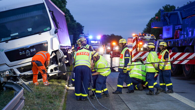 Lkw-Unfall auf der A4 sorgt für zwölf Kilometer Stau