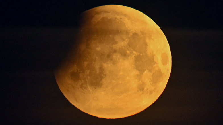 Partielle Mondfinsternis ist am Samstag am Nachthimmel über Sachsen zu sehen