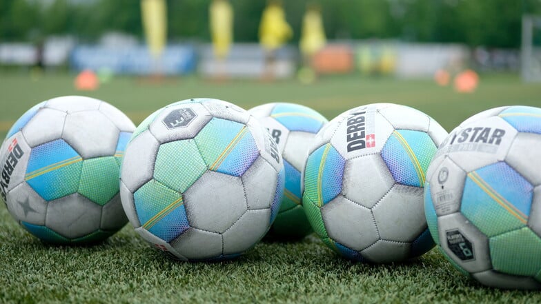 Kinder und Jugendliche können sich jetzt für das EWB-Fußballcamp in Bautzen anmelden.