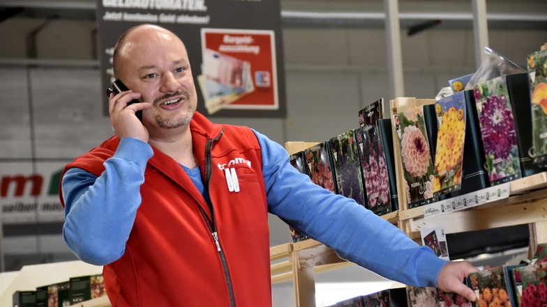 Der Inhaber des Toom-Baumarktes in Radeberg, Mike Helbig, hofft, dass seine Gartenabteilung auch kommende Woche öffnen darf.