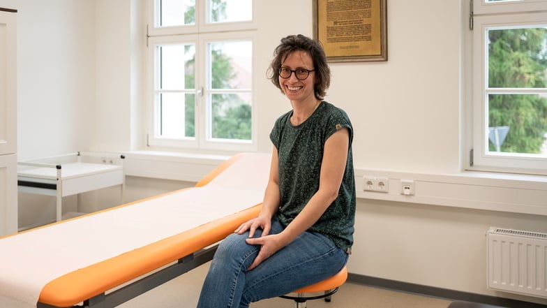 Birgit Eichhorst in ihrer Praxis im neuen Ärztehaus in Kodersdorf.