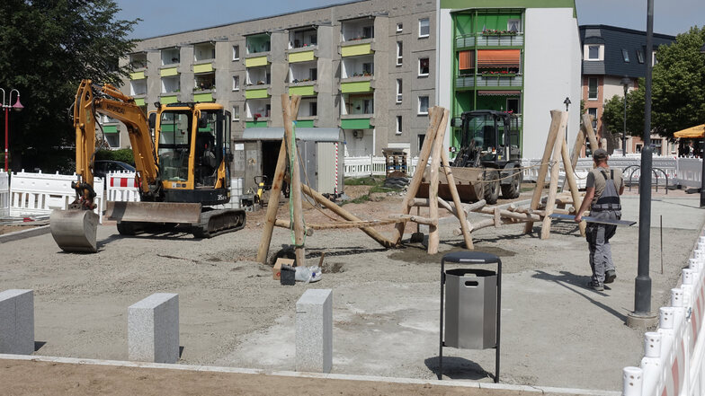 Der Ausbau des Weges zwischen Fronstraße und Zwingerstraße mit Stadtumbaumitteln wird in etwa drei Wochen beendet. Hier entsteht auch ein kleiner Spielplatz.