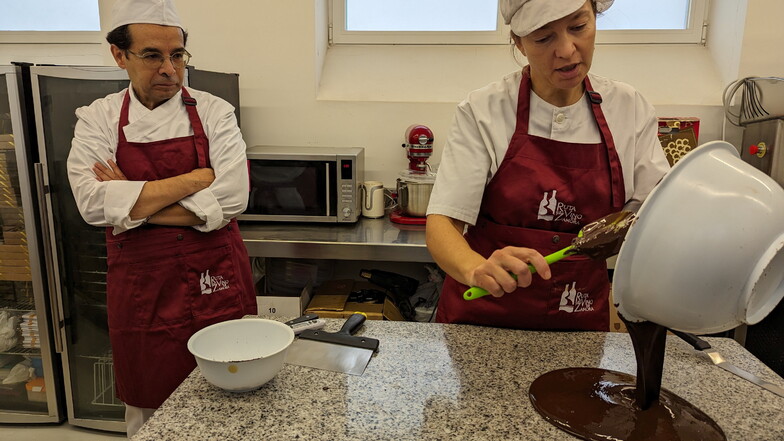 Von süß bis bitter: Cruz und José Refart in ihrer Schokoladenmanufaktur.