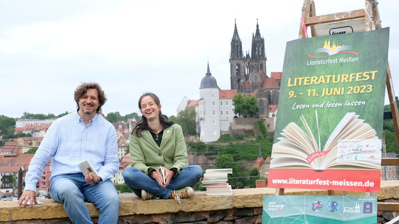 Daniel Bahrmann und Maria Fagerlund freuen sich auf das Literaturfest. Es ist gleichzeitig der Auftakt für den Kultursommer.