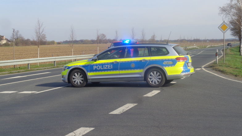 Sieben Minuten sperrte die Polizei die B 101 zwischen Großenhain und Abzweig Skaup.