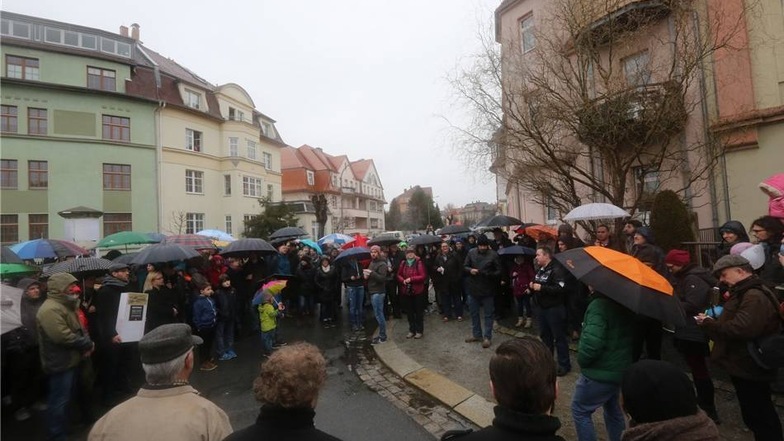 Bei einer Spontandemo versammelten sich am Sonntagnachmittag  in Bautzen zahlreiche Menschen. Sie wollen  zeigen, dass die Stadt nicht nur die Heimat von Fremdenfeinden ist.