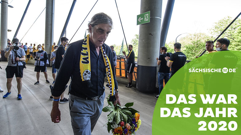 Ein Blumenstrauß zum Abschied, die Fans feiern ihren „Paten“, wie sie Ralf Minge nennen. Seit Juli ist er nicht mehr Dynamos Sportgeschäftsführer.