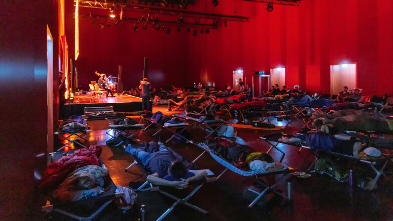 Schlafen zur Musik – im Deutschen Hygiene-Museum war das dank der Festspiele möglich. Diese erweitern ihr Programm Jahr für Jahr um interessante Facetten.